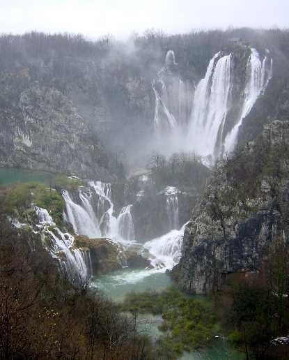 Плитвицкие озера в Хорватии. Национальный парк в Хорватии