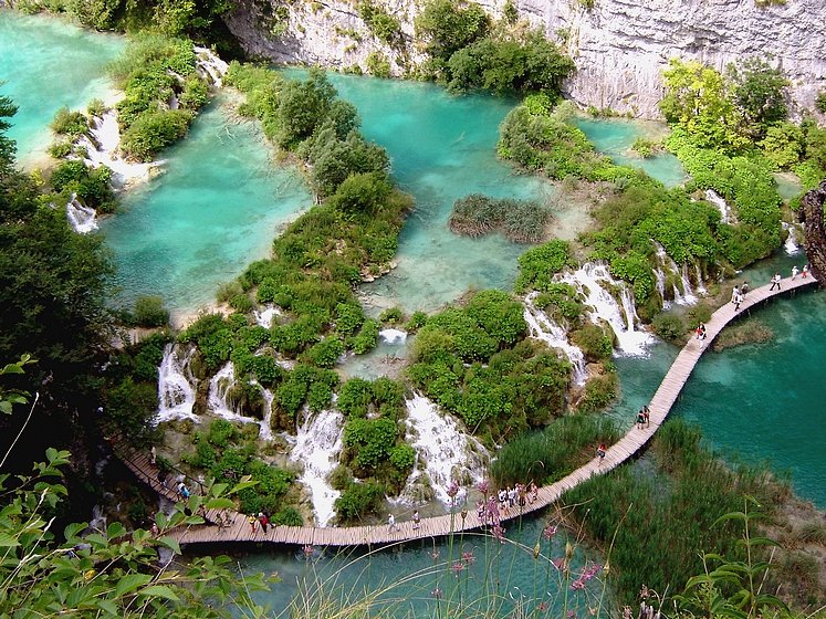 Плитвицкие озера в Хорватии. Национальный парк в Хорватии